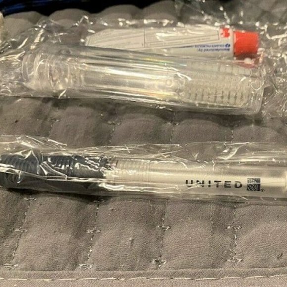 United Airlines 1st Class Amenities Flight Kit PGA Tour Golf Socks Tee L@@K >>> - Picture 4 of 6